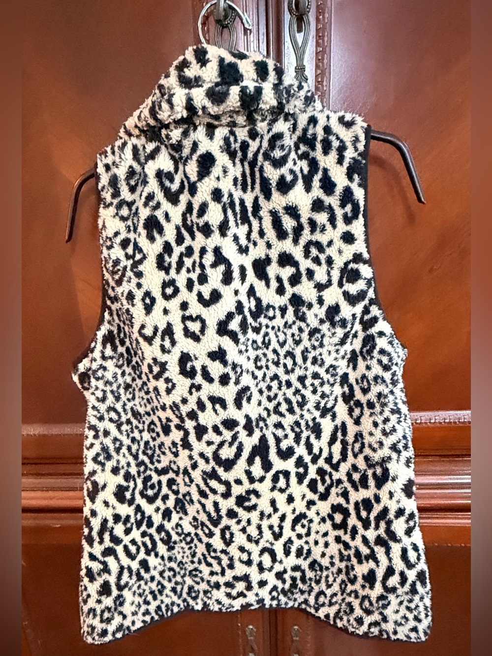 Chaps Fleece Leopard
Print Full Zip Vest EUC
W/ pockets sz Med - Picture 5 of 10